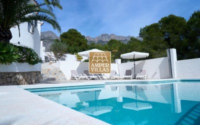 Cozy villa with lovely views of the sea and Altea.